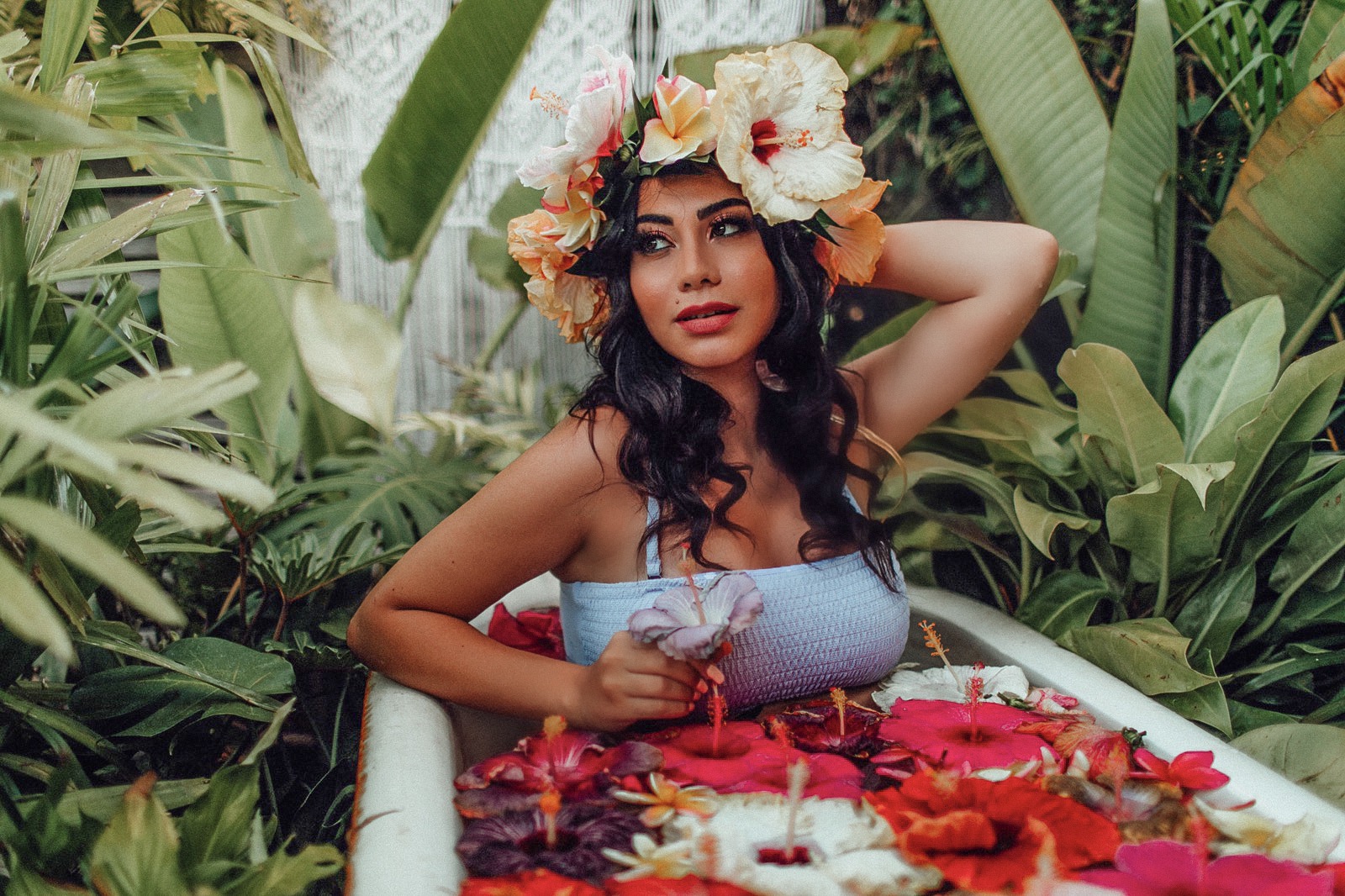 Maternity Shoot in Floral Bathtub - Guinwa